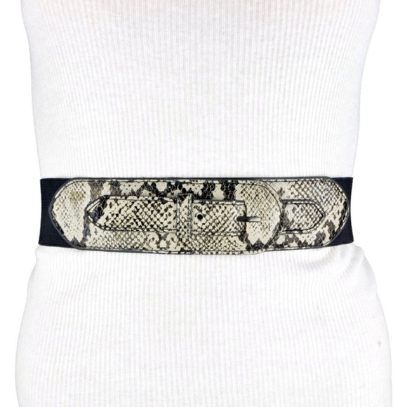 BCBGMaxAzria Accessories - BCBG WAIST BELT SNAKE ANIMAL PRINT BUCKLE BEIGE